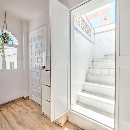 Fantastic Penthouse With Roof Terrace In The Heart Of דירה *