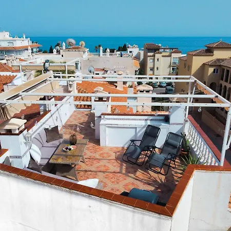 Fantastic Penthouse With Roof Terrace In The Heart Of דירה *