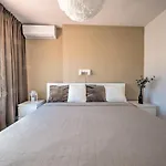 Апартаменты Fantastic Penthouse With Roof Terrace In The Heart Of Нерха