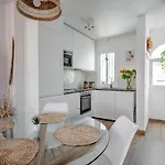 Апартаменты Fantastic Penthouse With Roof Terrace In The Heart Of