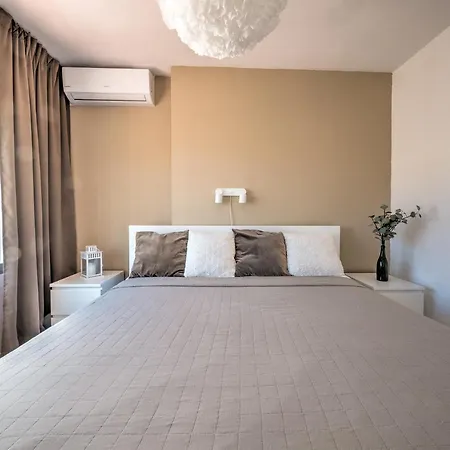 アパート Fantastic Penthouse With Roof Terrace In The Heart Of ネルハ
