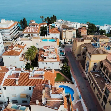 Fantastic Penthouse With Roof Terrace In The Heart Of Lägenhet Nerja