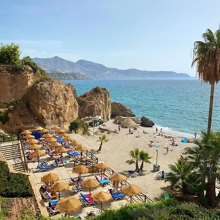 Fantastic Penthouse With Roof Terrace In The Heart Of Lägenhet Nerja